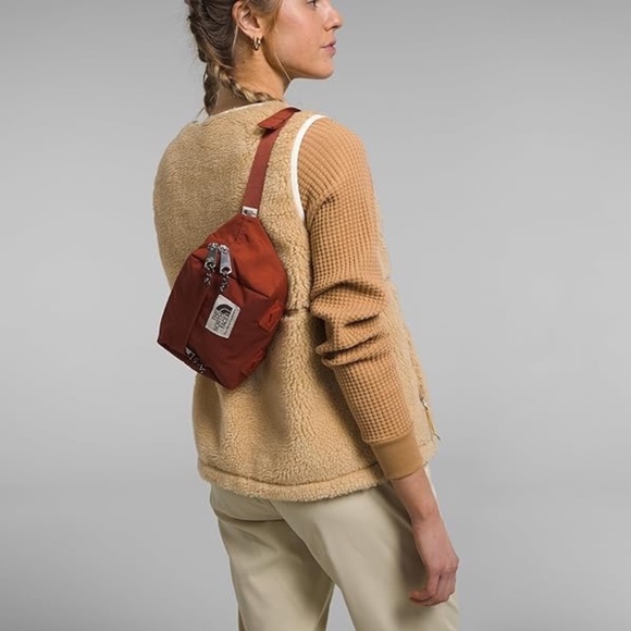 THE NORTH FACE Berkeley Lumbar Waist Pack With Zipper Closure And Adjustable Str - Picture 5 of 5